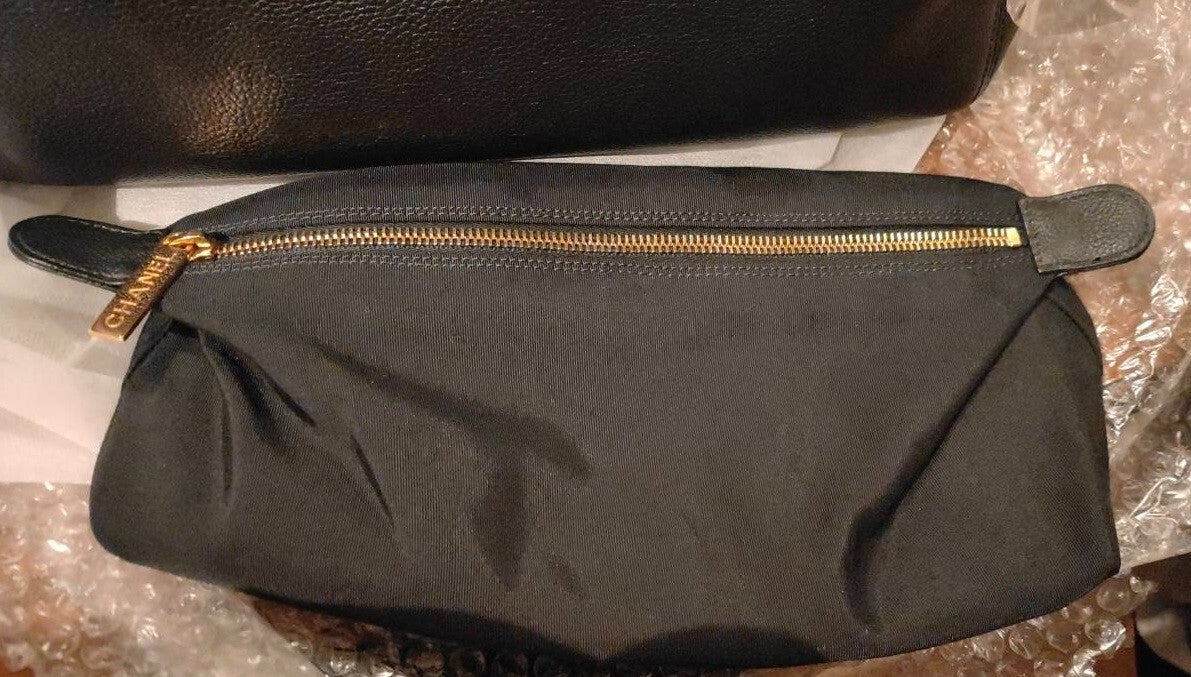 Sac fourre-tout exécutif d'occasion en cuir caviar noir CHANEL petit authentique